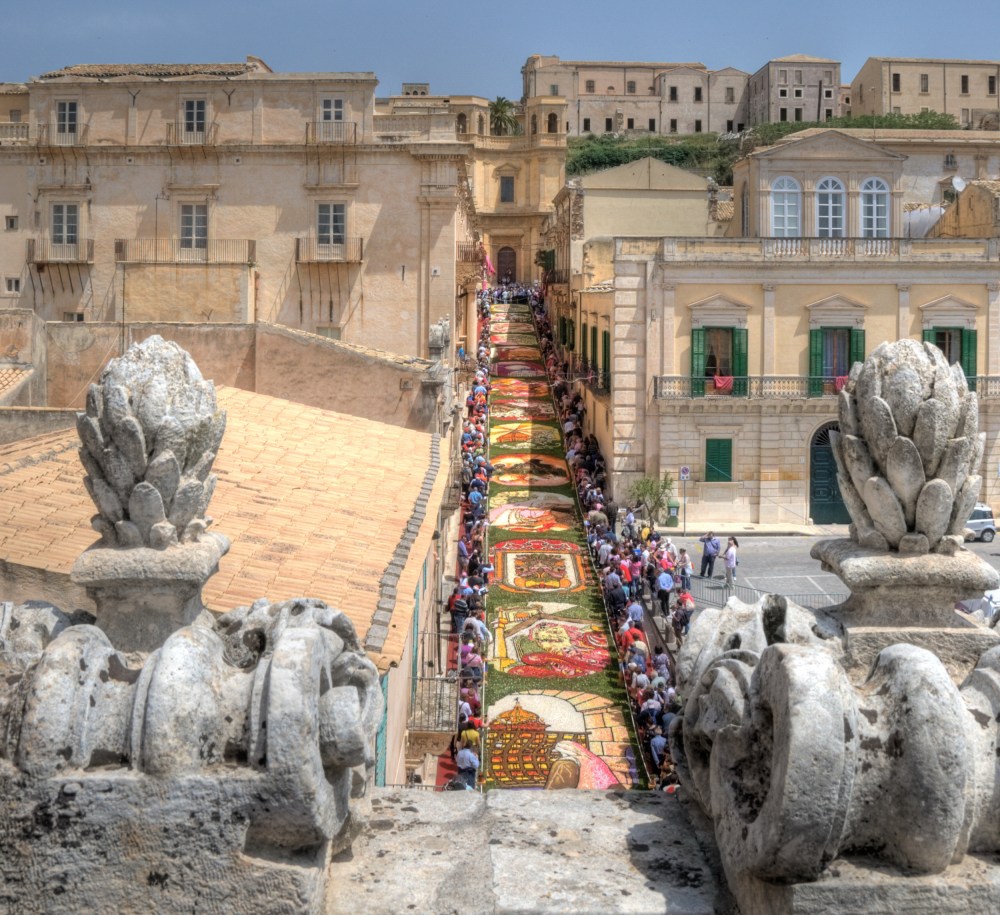 Noto_-_L'infiorata_2009_-_panoramio